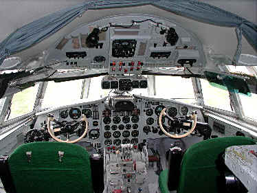 Cockpit IL 18