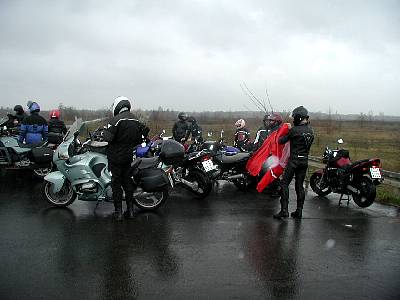 Regenpause bei der MCLB-Osterausfahrt 2004